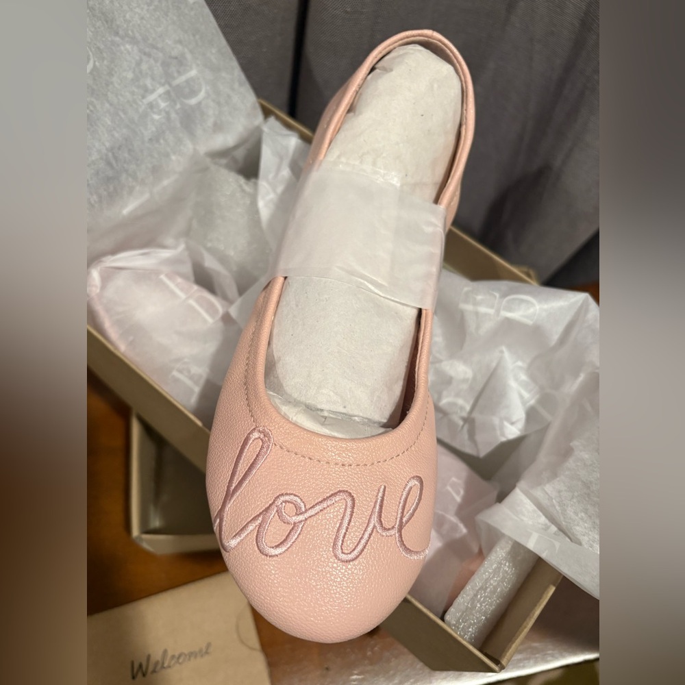 NIB Ellen Degeneres Pink “Love”Ballet Style Flats